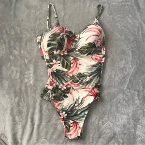 NWOT ~TROPICAL PATTERN ONE PIECE SWIMSUIT~